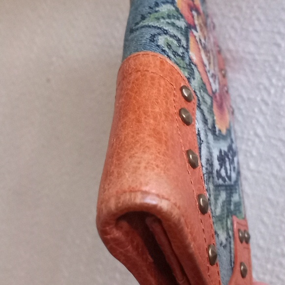 Isabella Fiore Love Wallet 🧡 - Picture 6 of 8